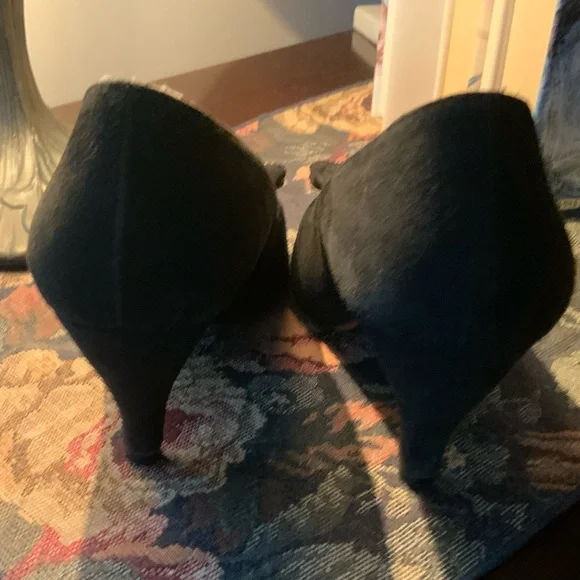 Lovely ladies black Swede heels in size 6.5 by Nina. - Picture 6 of 7